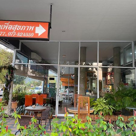 Tanatnan Hotel Ранонг Экстерьер фото