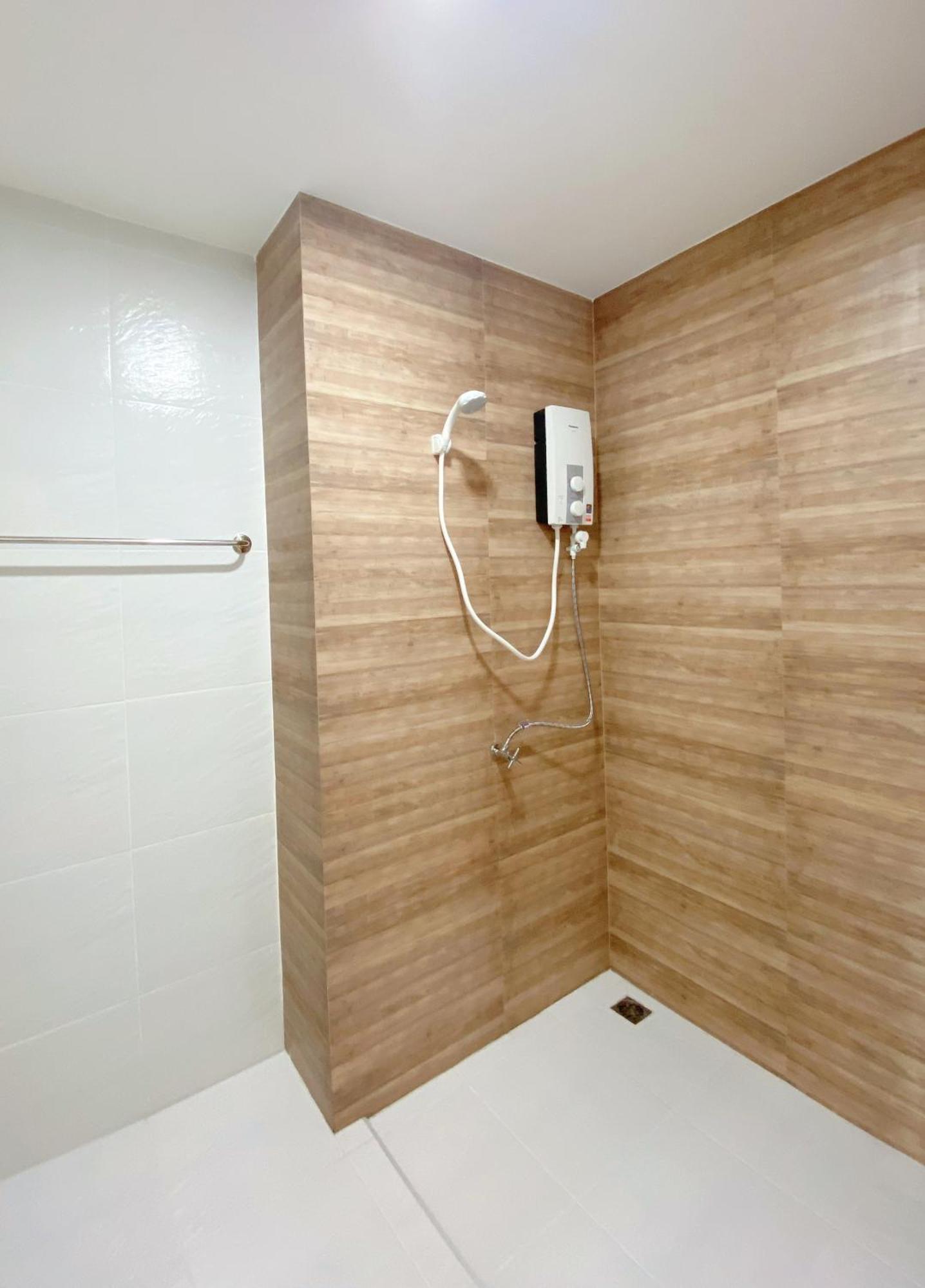 Tanatnan Hotel Ранонг Экстерьер фото