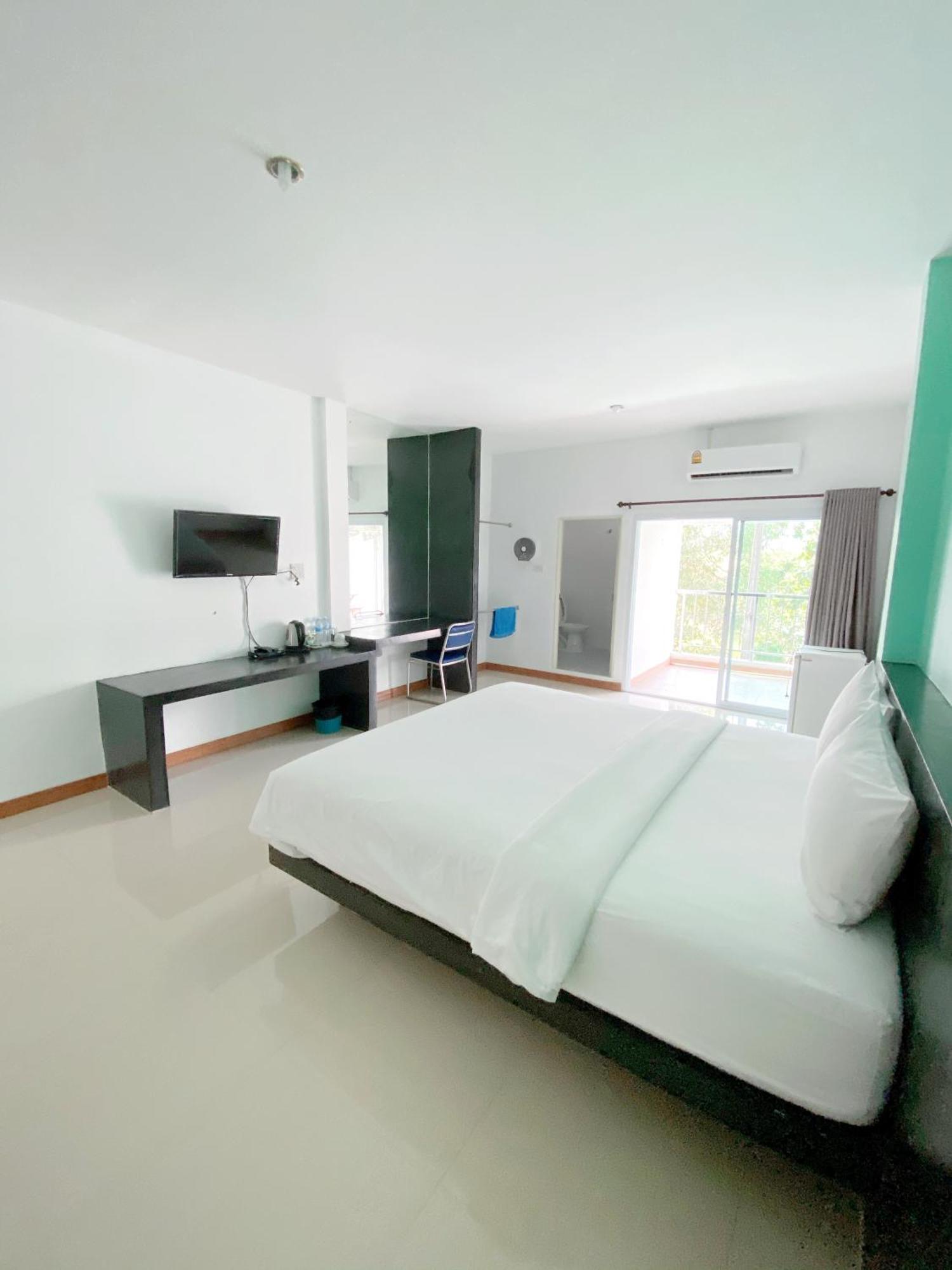 Tanatnan Hotel Ранонг Экстерьер фото