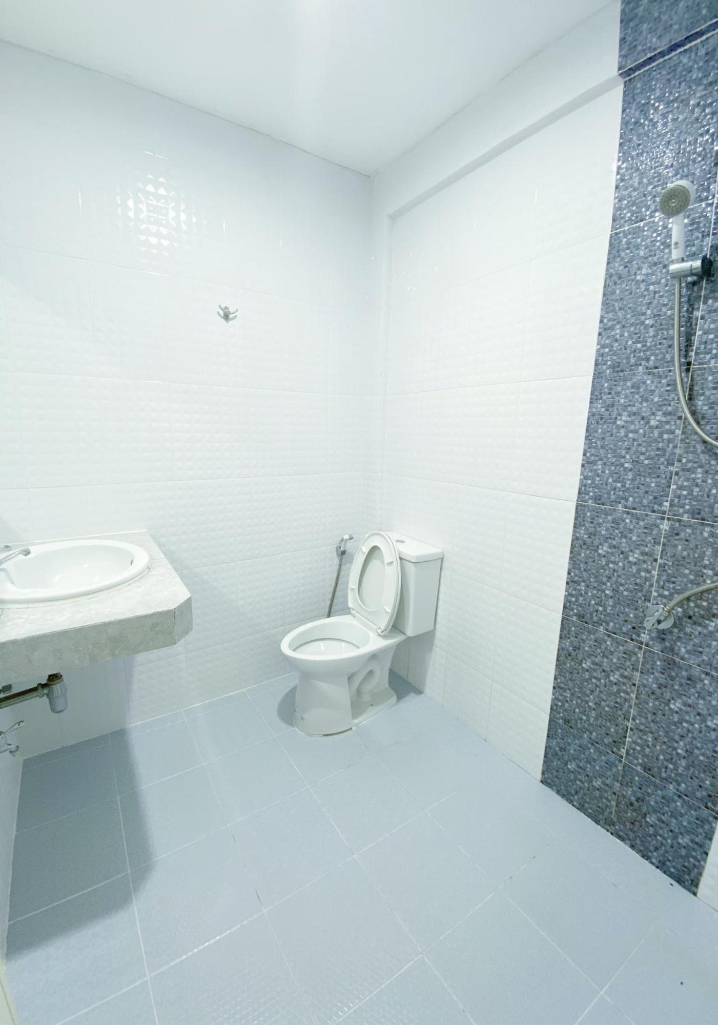 Tanatnan Hotel Ранонг Экстерьер фото